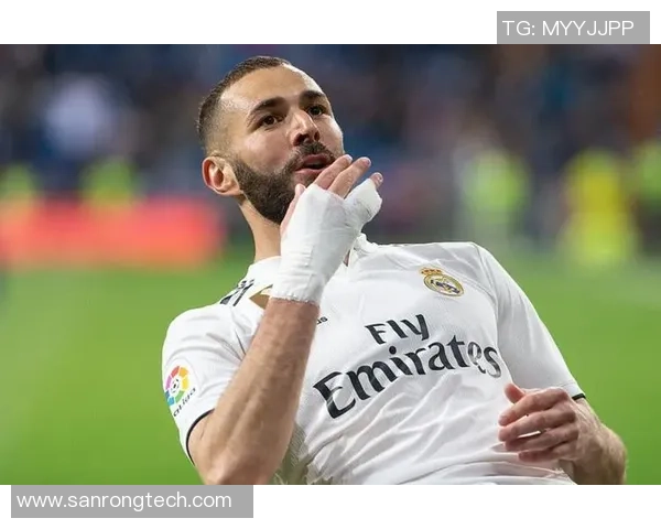 足球场上的传奇勇士：那些用坚强意志突破身体局限的残疾球星